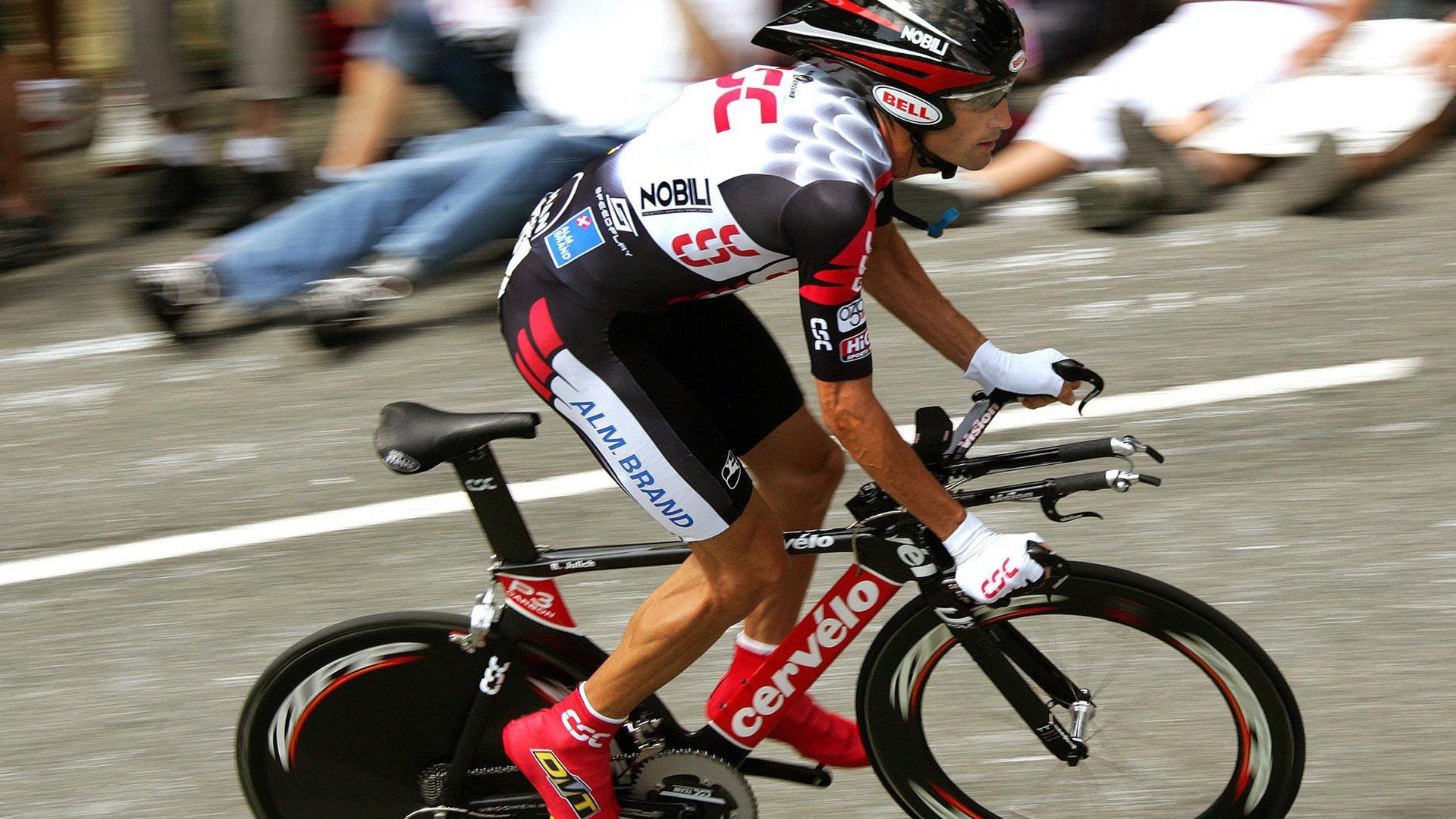 阿尔卡拉斯逆转夺冠，温网见证新王诞生