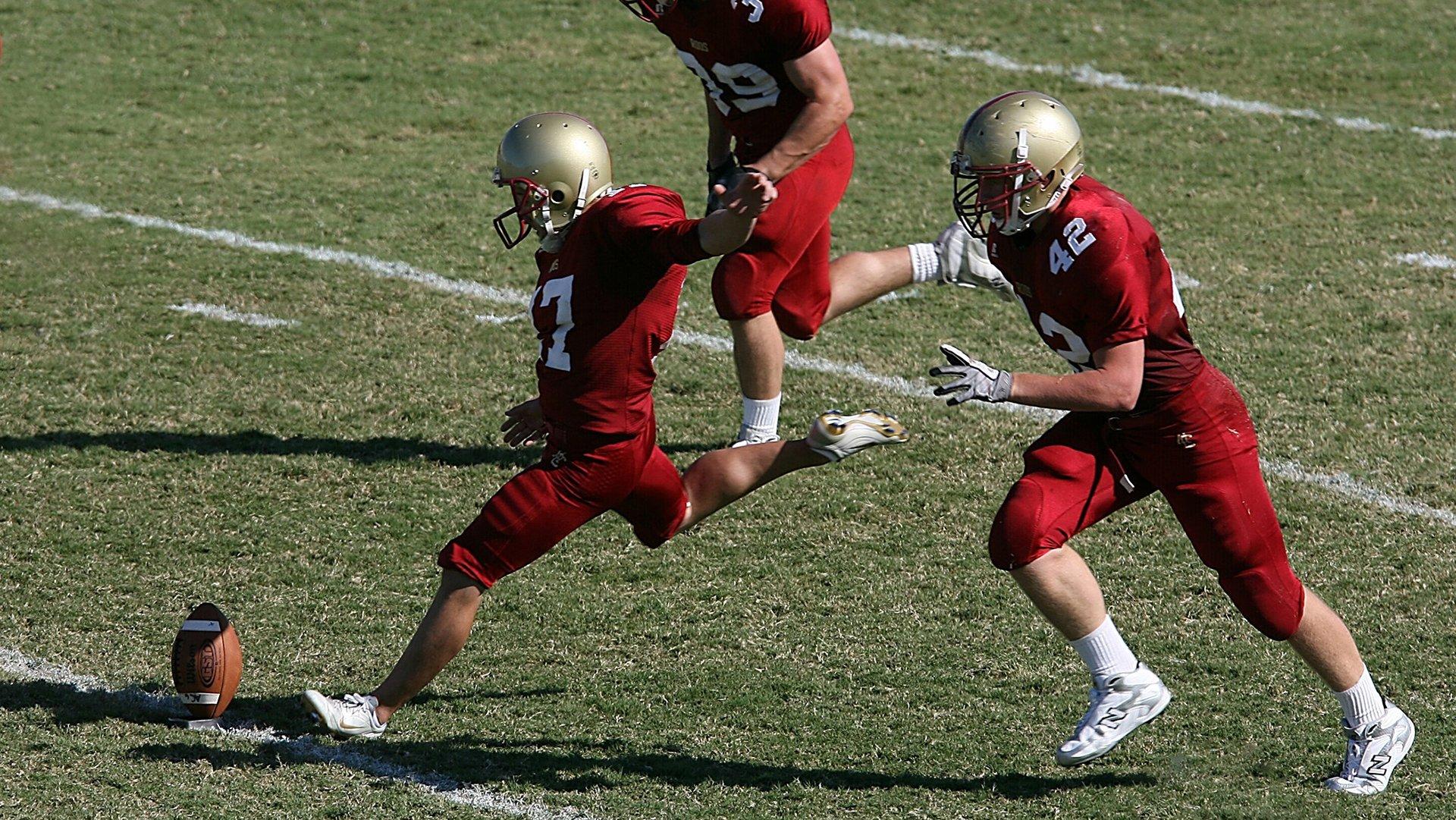 德甲联赛激战正酣，拜仁慕尼黑紧追勒沃库森，保级大战白热化