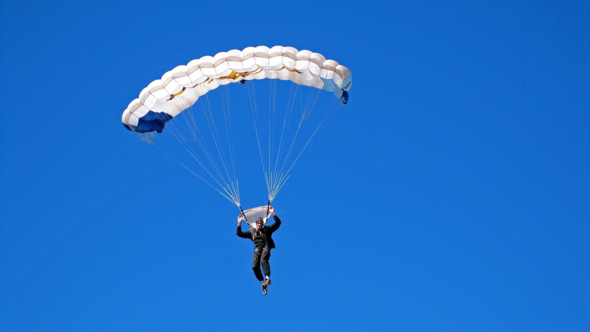 皇家马德里主场力克巴塞罗那，西甲争冠悬念再起